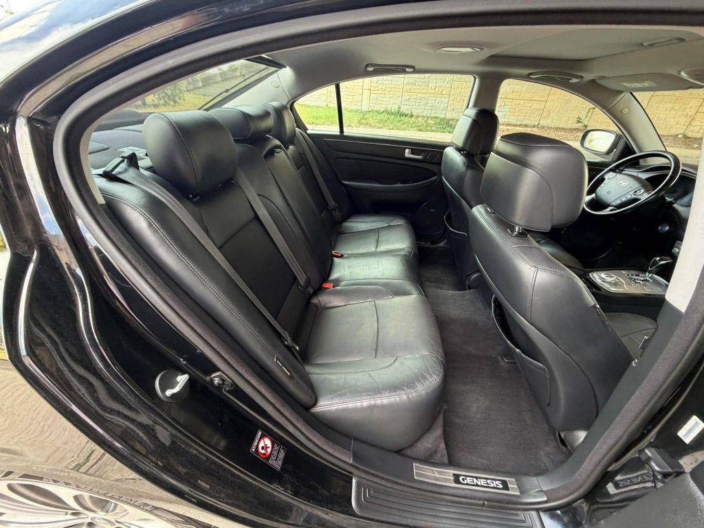 2014 Hyundai Genesis Image 17