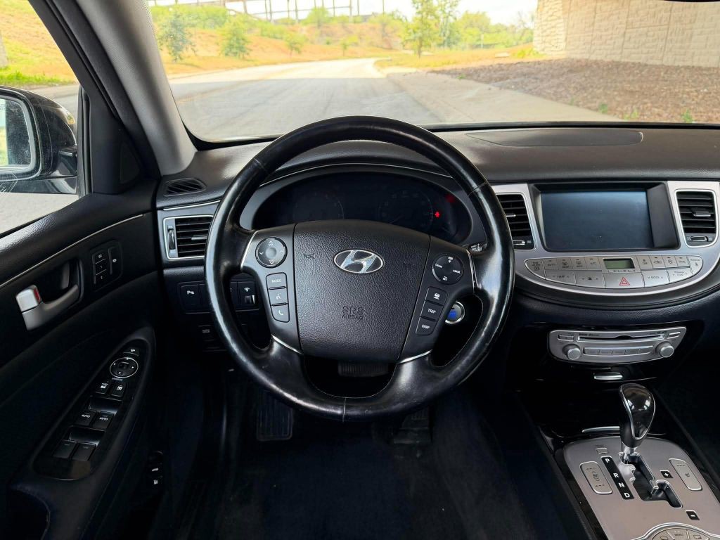 2014 Hyundai Genesis Image 20