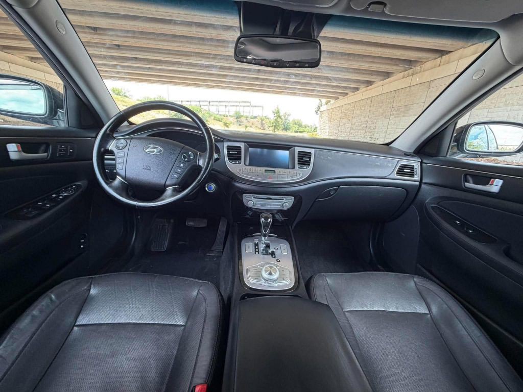 2014 Hyundai Genesis Image 21