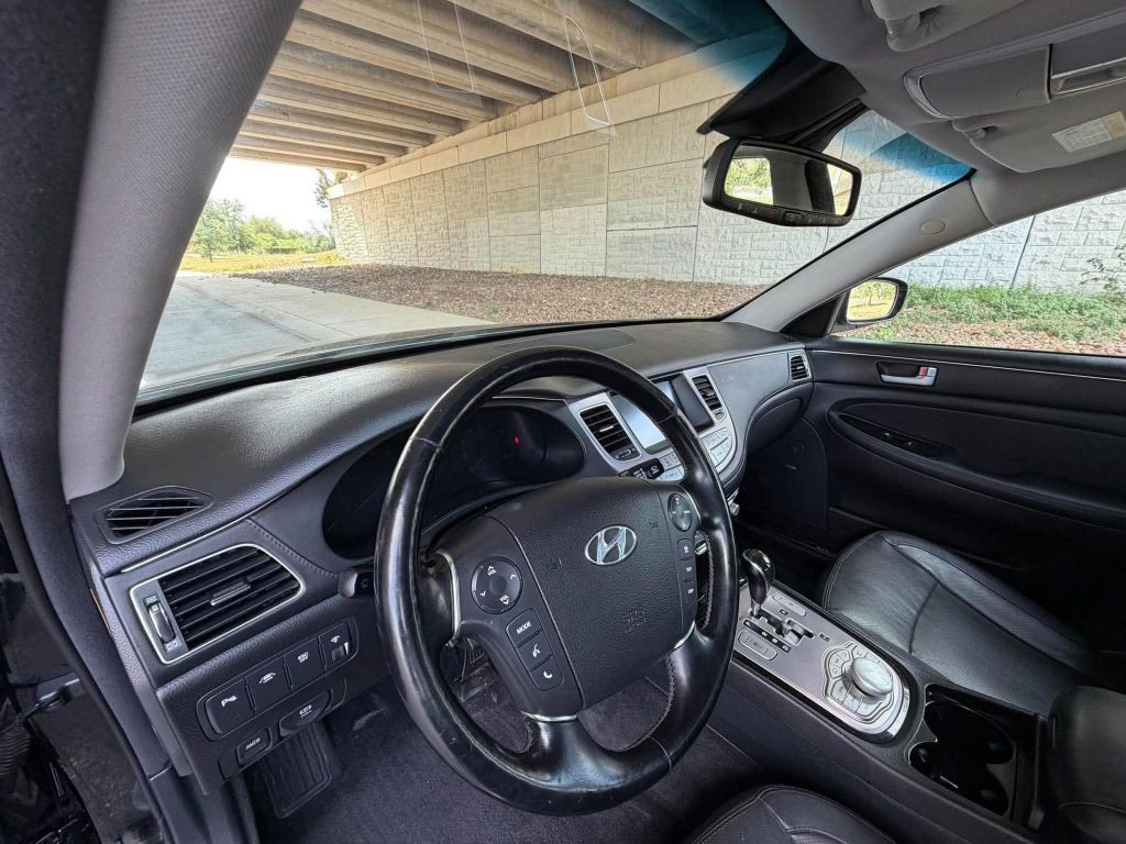 2014 Hyundai Genesis Image 23