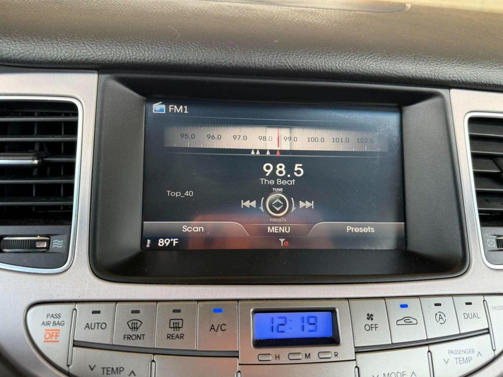 2014 Hyundai Genesis Image 25