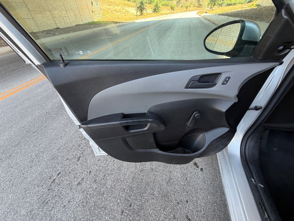 2017 Chevrolet Sonic Image 23