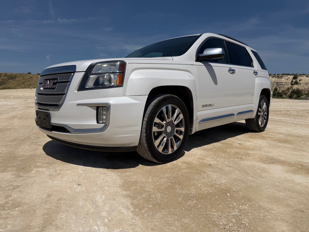 2016 GMC Terrain Image 2