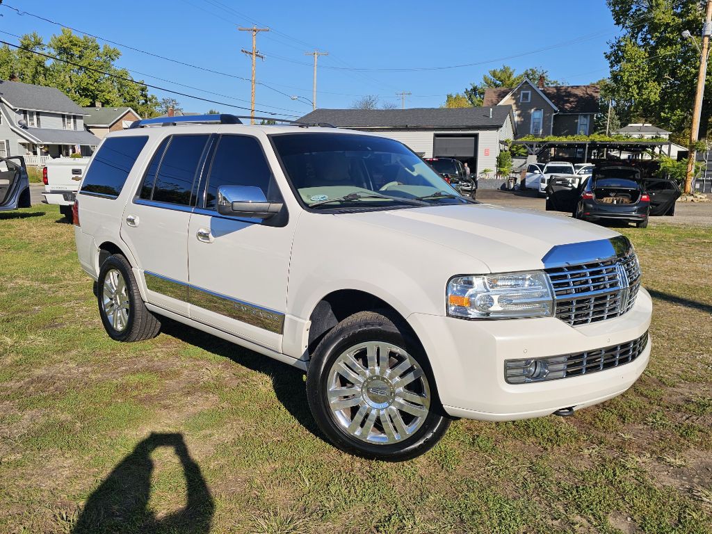2011 Lincoln Navigator Image 1
