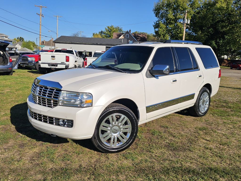 2011 Lincoln Navigator Image 2