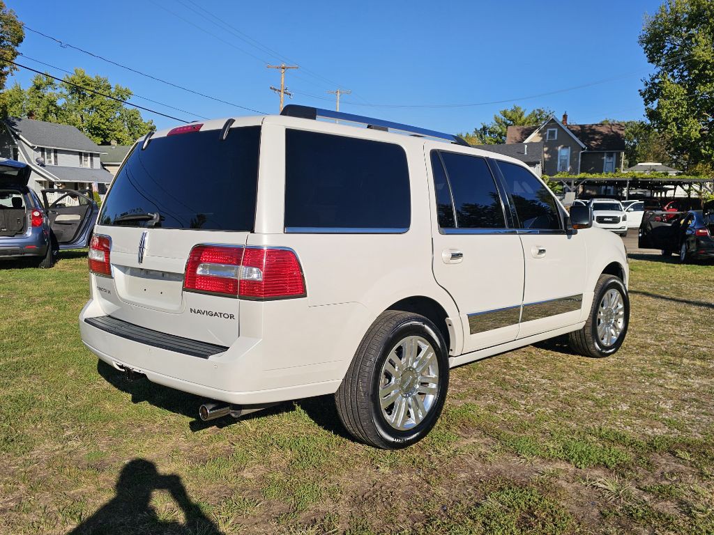 2011 Lincoln Navigator Image 4