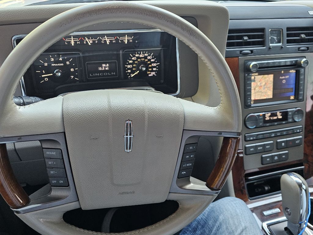 2011 Lincoln Navigator Image 5