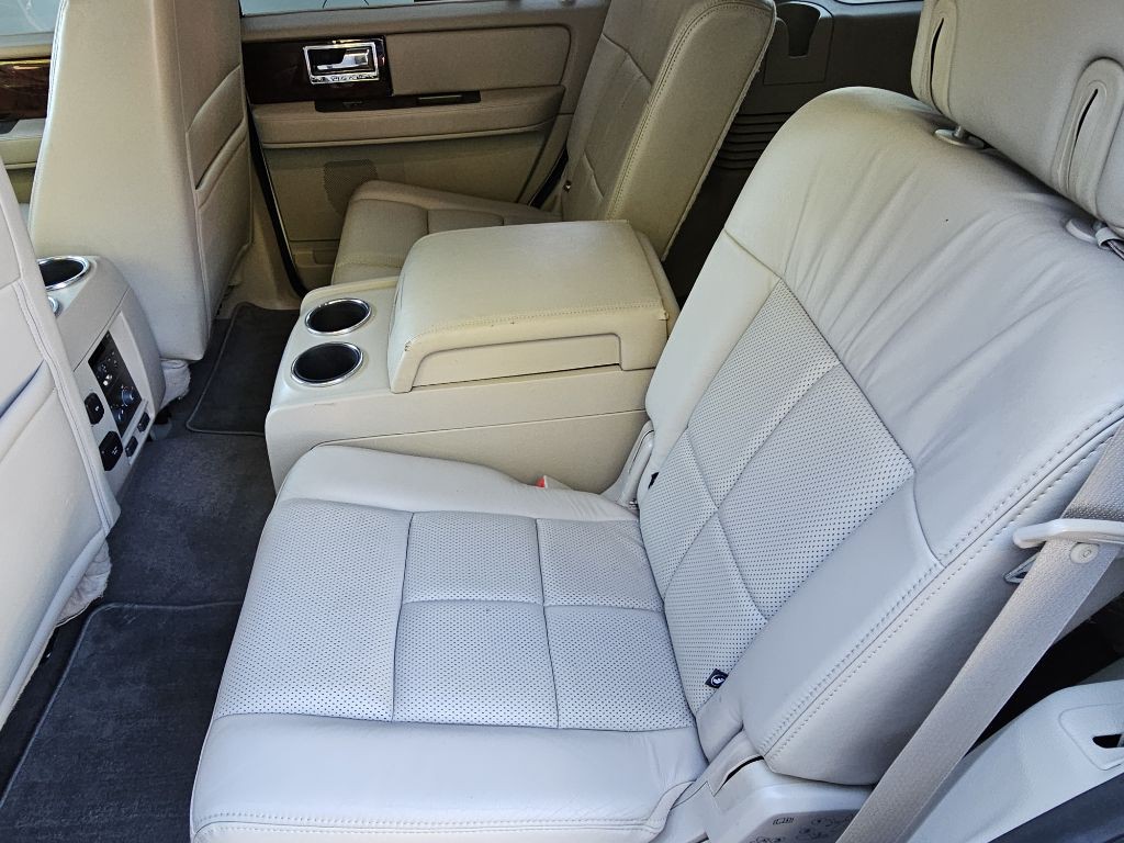 2011 Lincoln Navigator Image 7