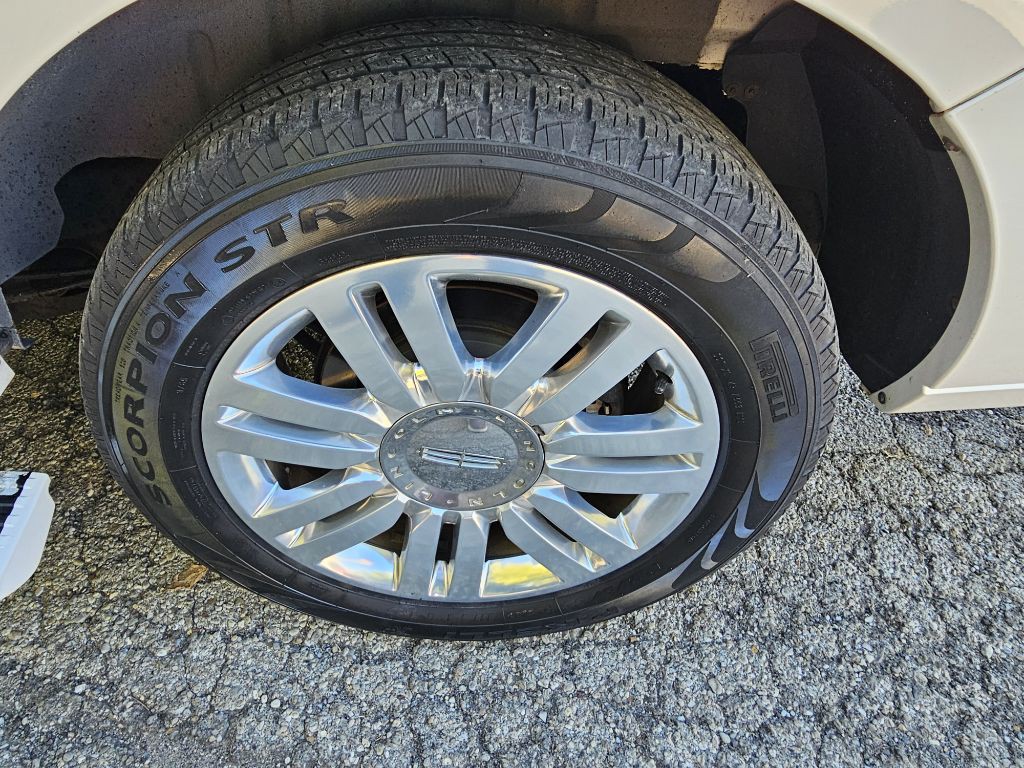 2011 Lincoln Navigator Image 12