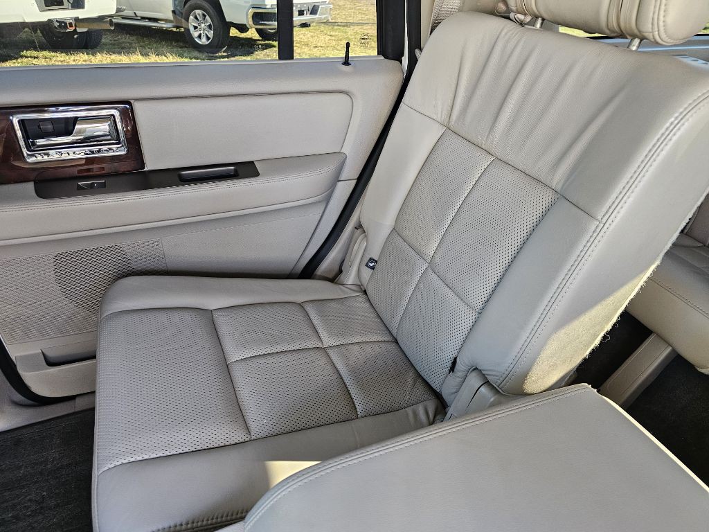 2011 Lincoln Navigator Image 13