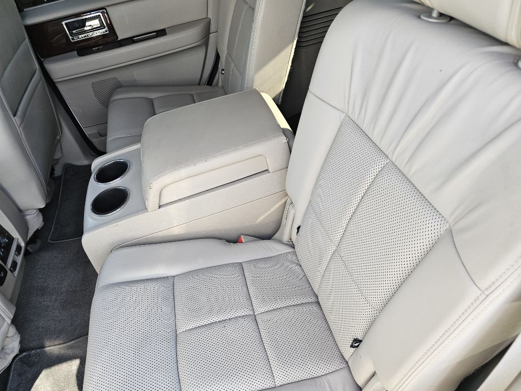 2011 Lincoln Navigator Image 14