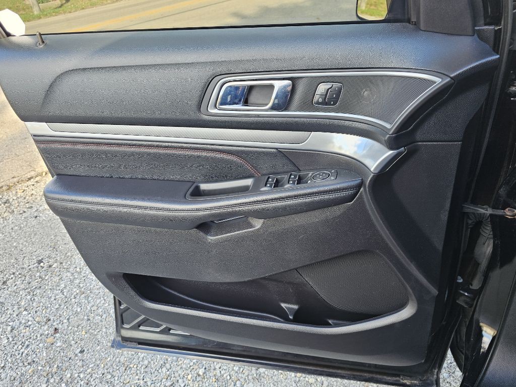 2016 Ford Explorer Image 8