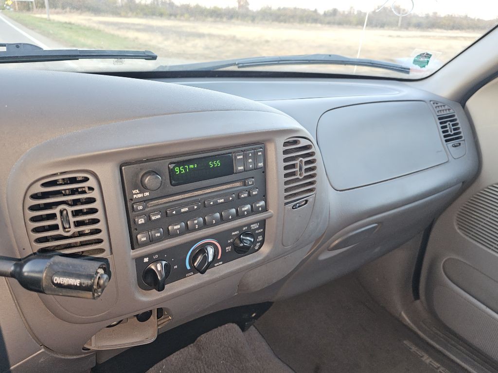 2001 Ford F-150 Image 9