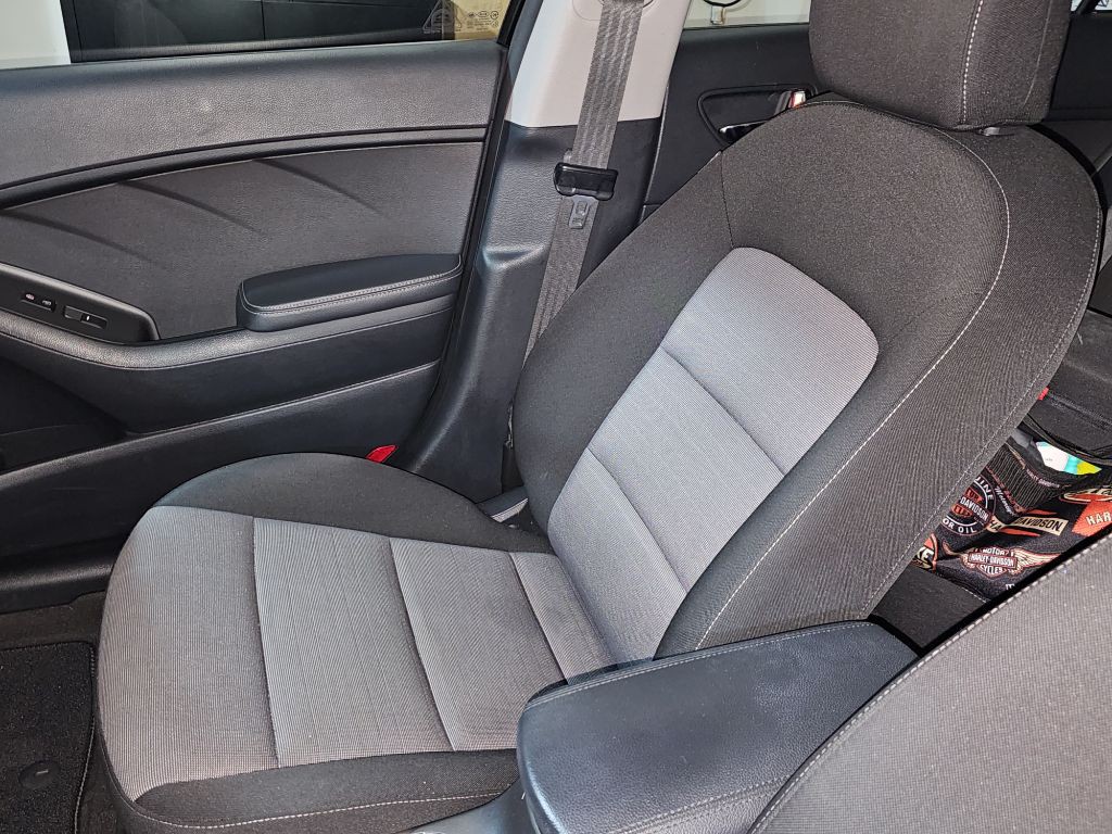 2016 Kia Forte Image 9