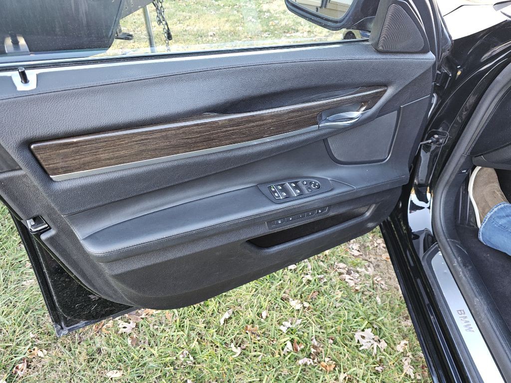 2009 BMW 7 Series Image 9