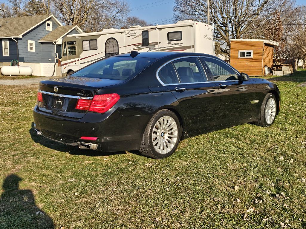 2009 BMW 7 Series Image 2