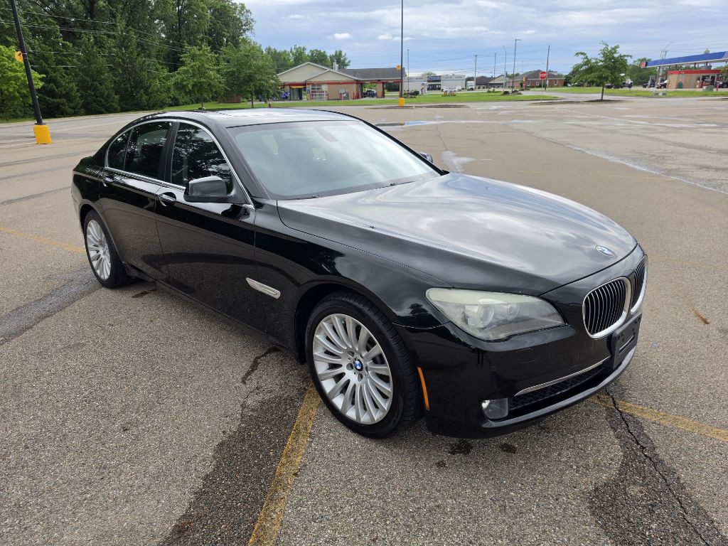 2009 BMW 7 Series Image 2