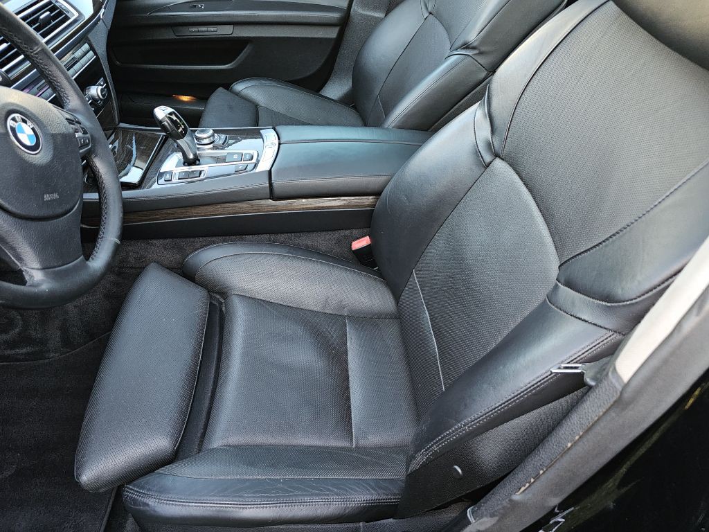 2009 BMW 7 Series Image 12
