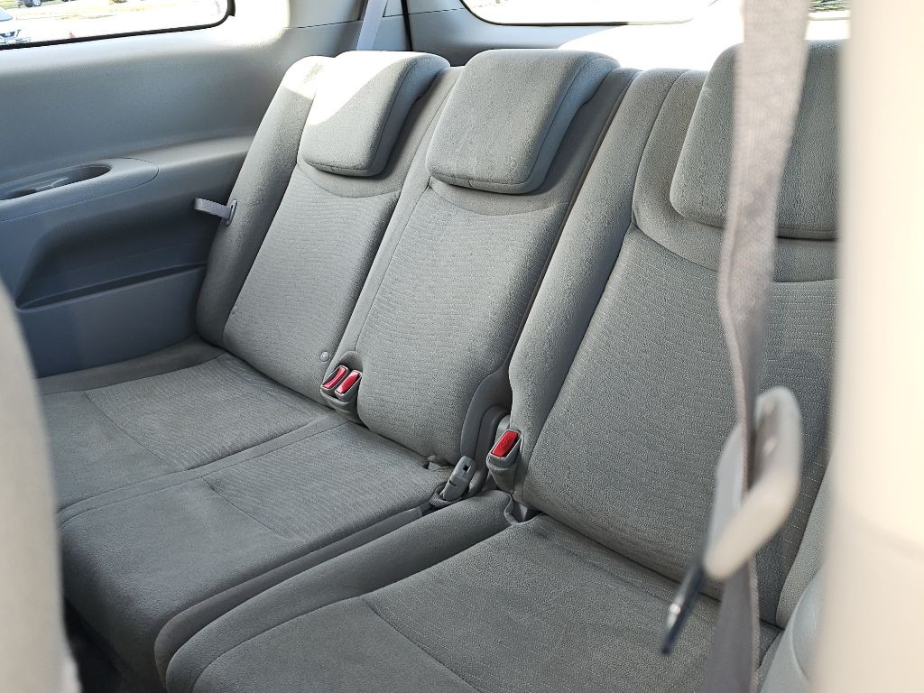 2015 Nissan Quest Image 12