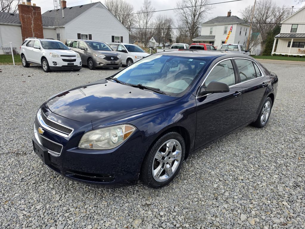 2011 Chevrolet Malibu Image 2