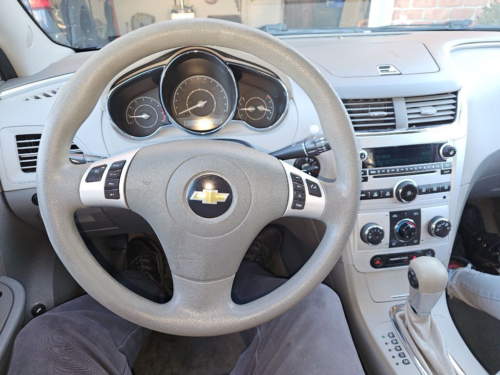 2011 Chevrolet Malibu Image 5