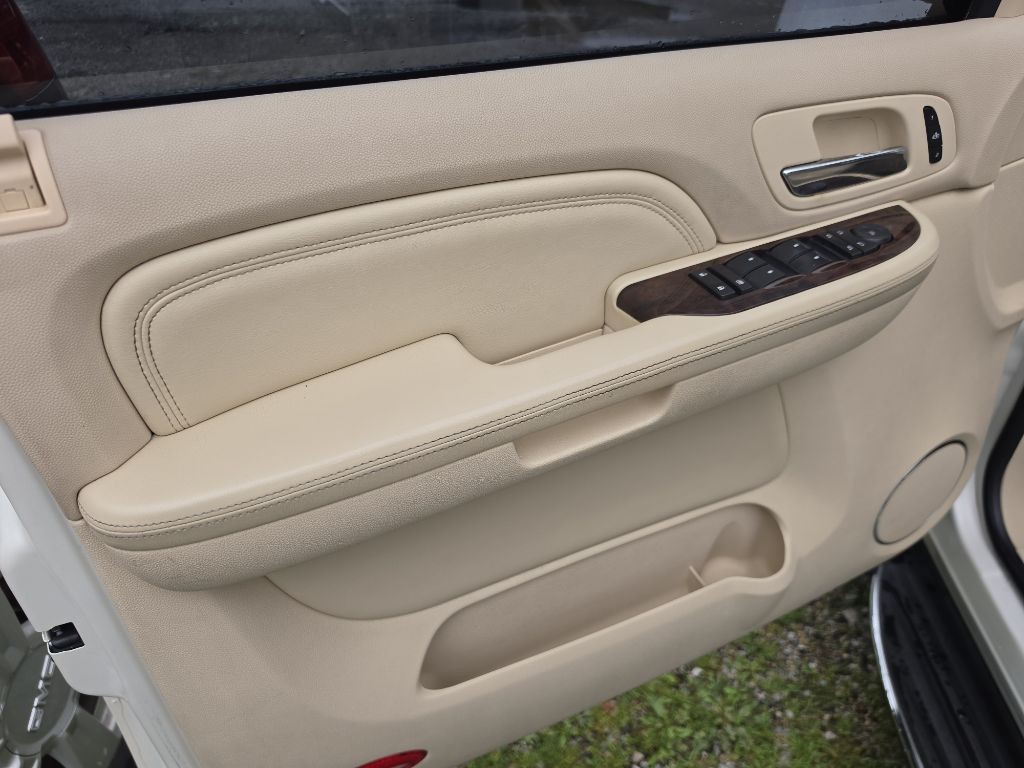 2007 Cadillac Escalade Image 13