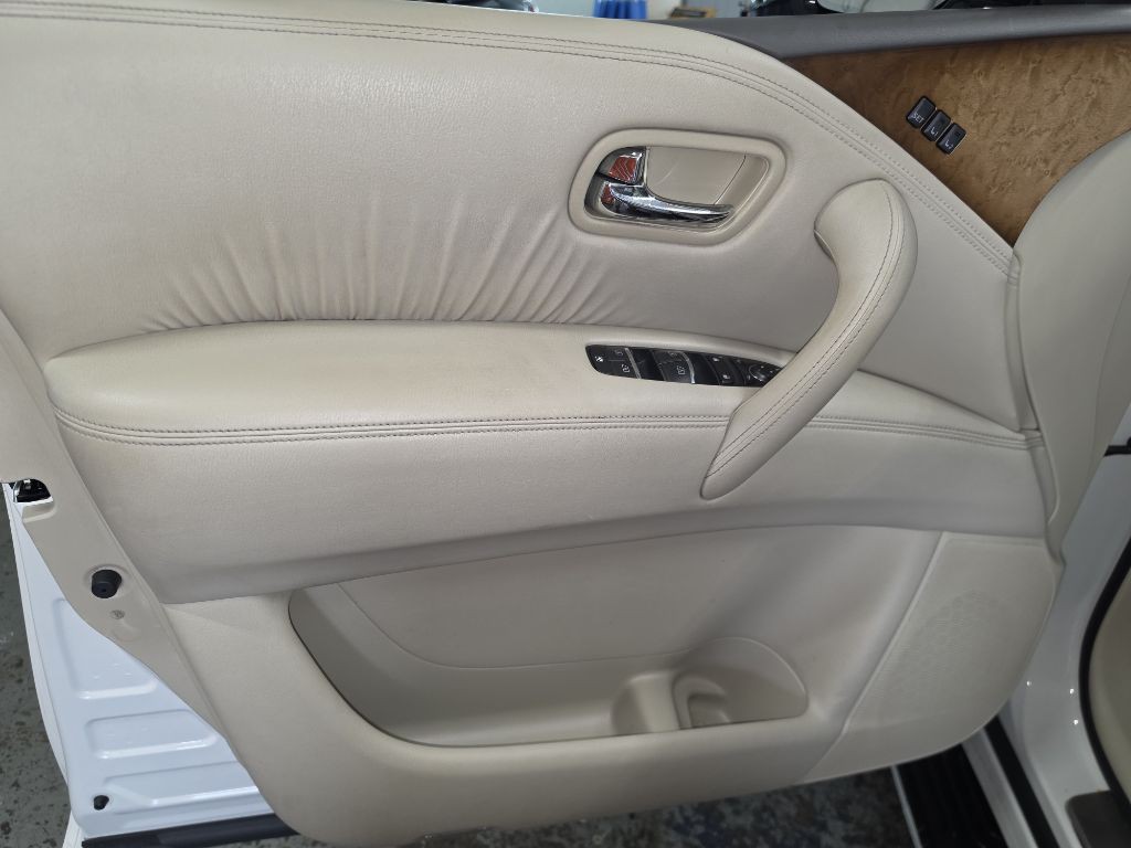 2014 INFINITI QX80 Image 8