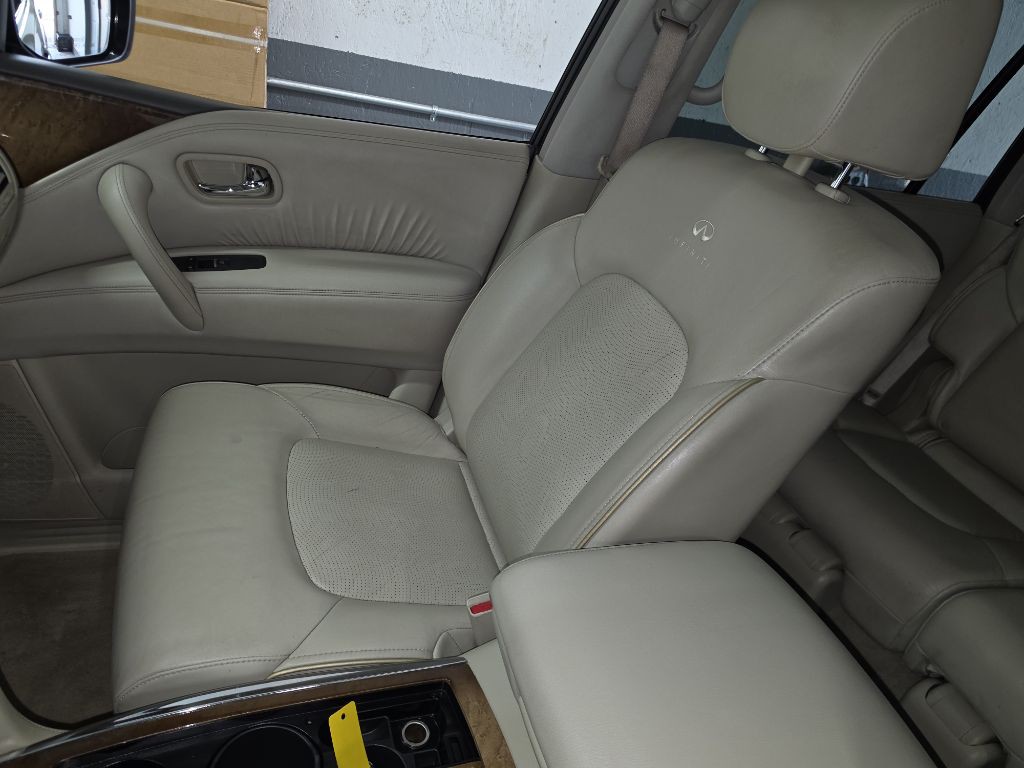 2014 INFINITI QX80 Image 10