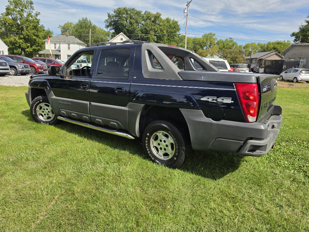 2005 Chevrolet Avalanche Image 3