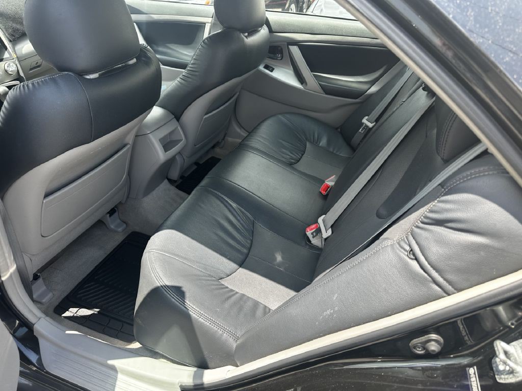 2010 Toyota Camry Image 5