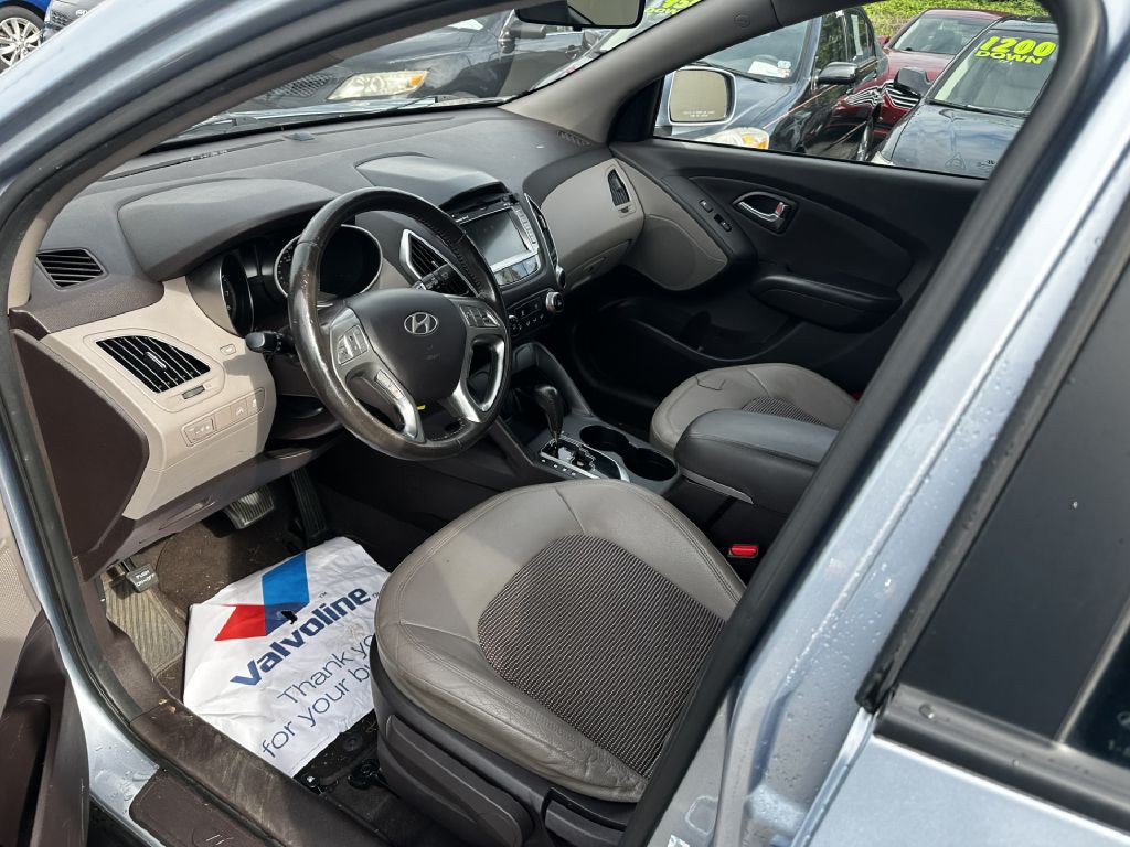 2011 Hyundai Tucson Image 5
