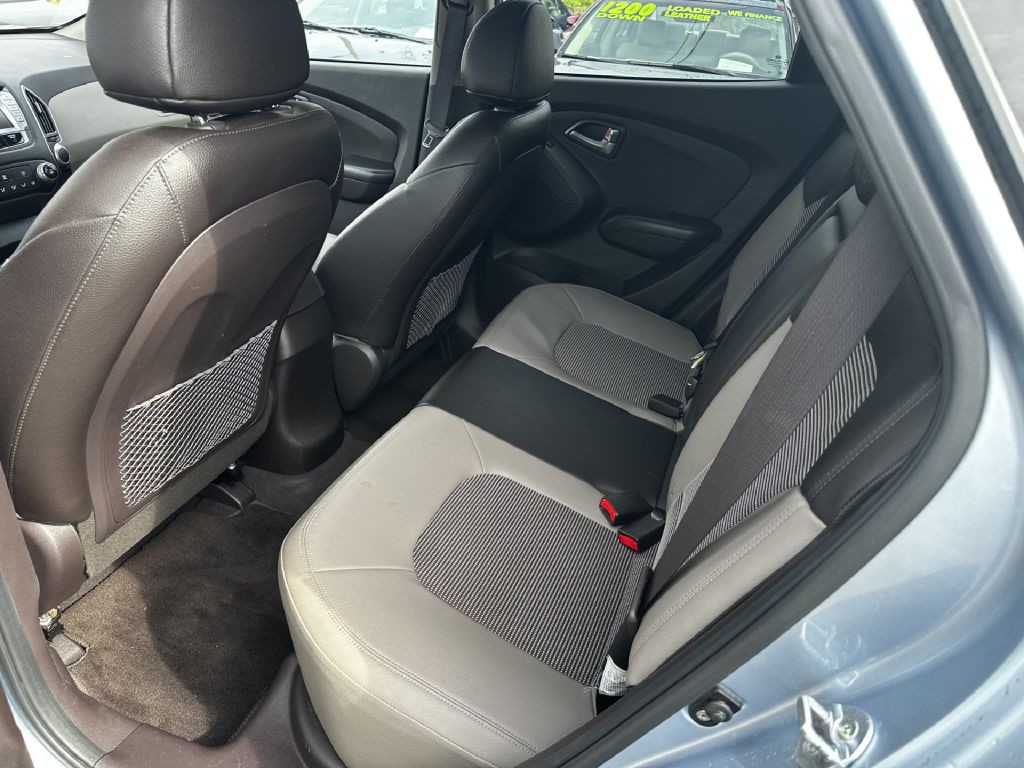 2011 Hyundai Tucson Image 6