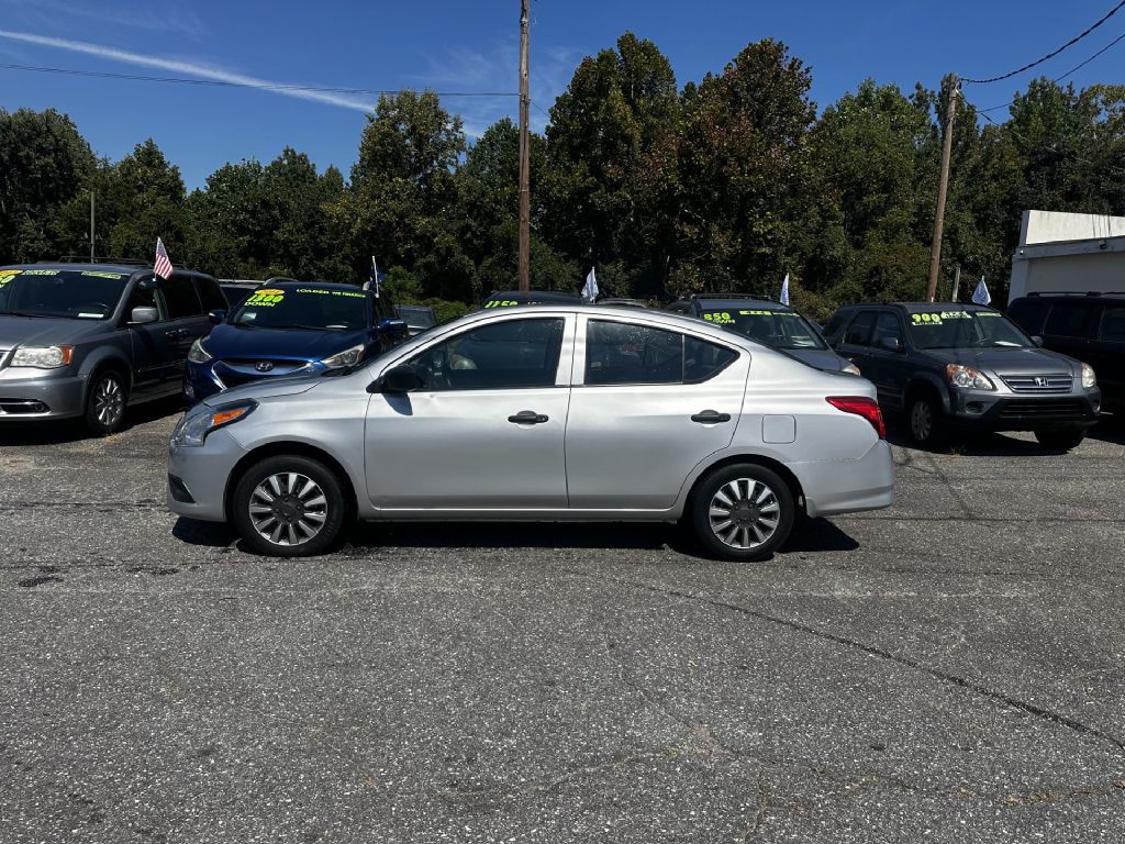 2019 Nissan Versa Image 1