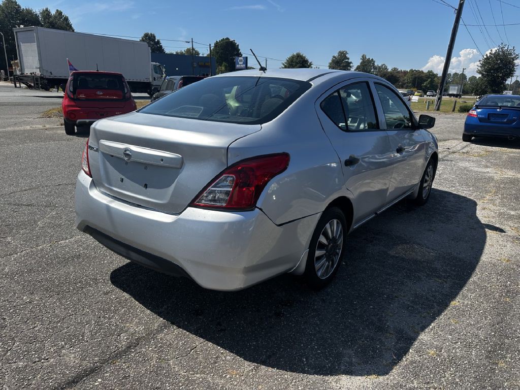 2019 Nissan Versa Image 3