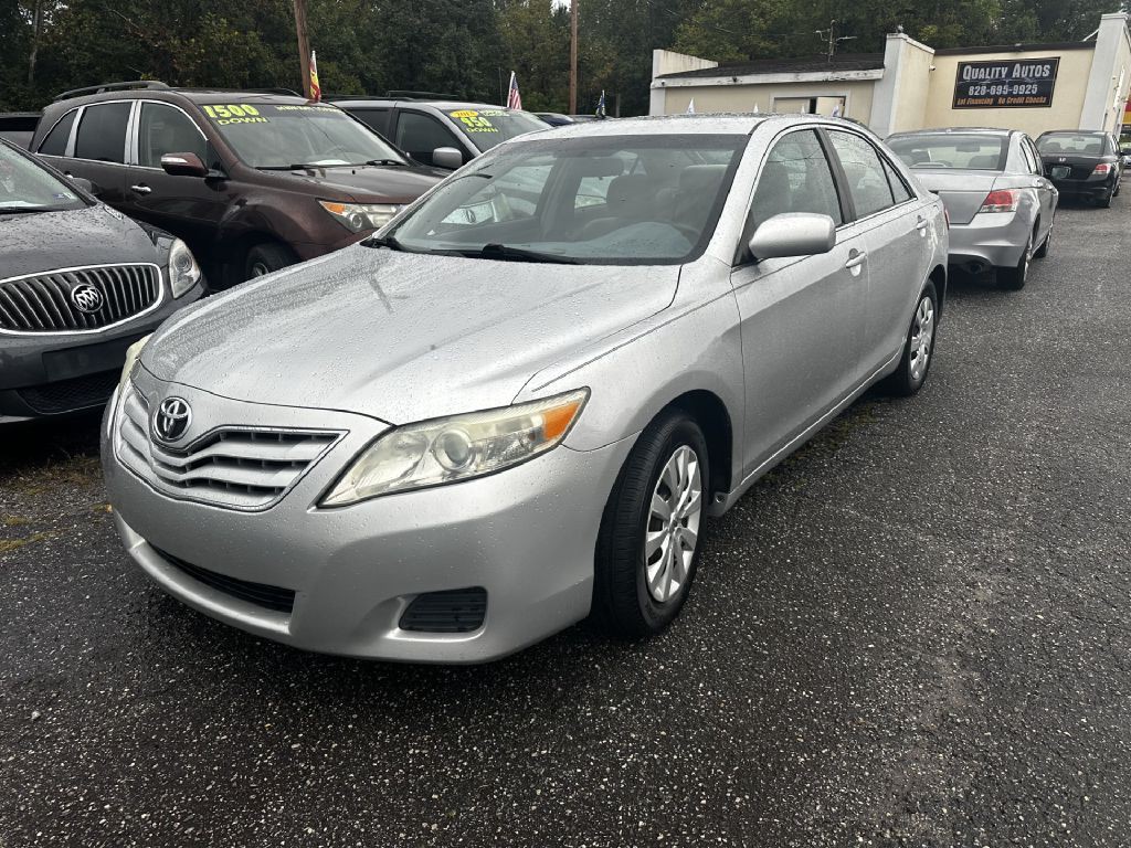 2010 Toyota Camry Image 2