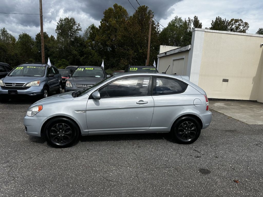 2010 Hyundai Accent Image 1