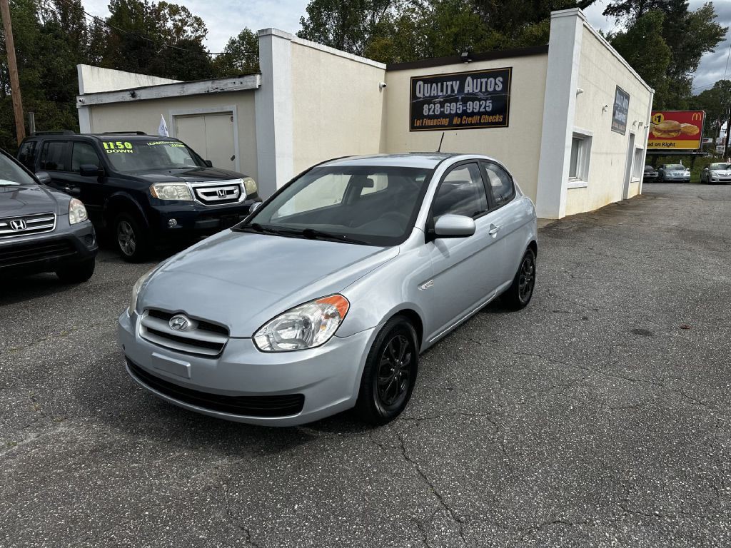2010 Hyundai Accent Image 2