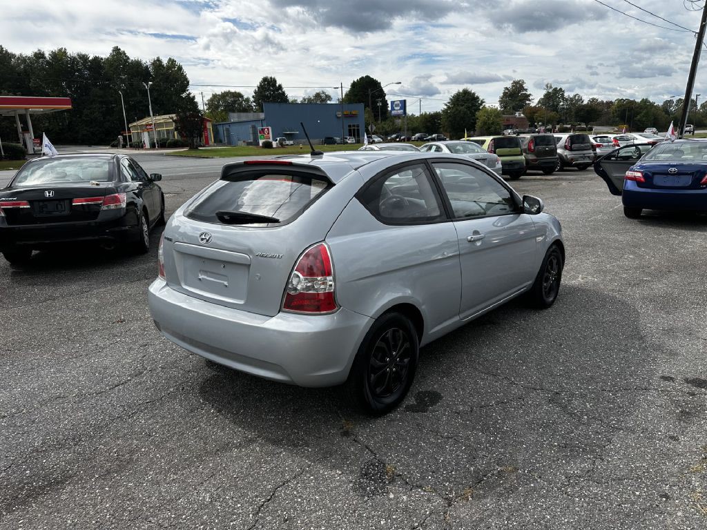 2010 Hyundai Accent Image 3