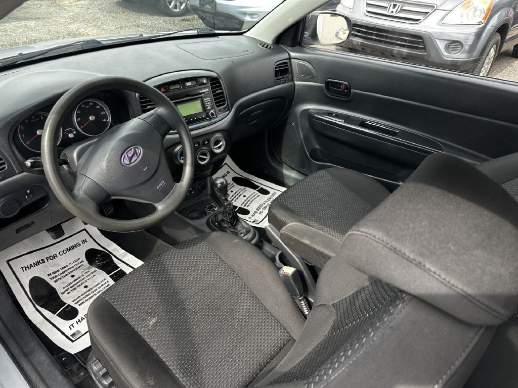2010 Hyundai Accent Image 5