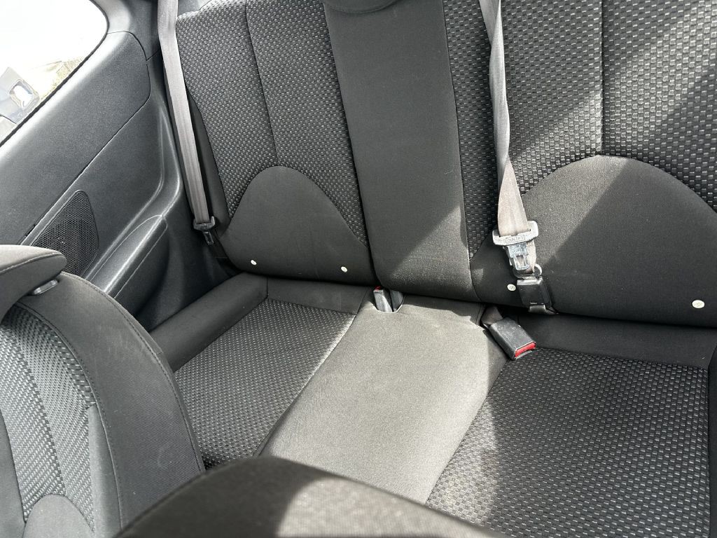 2010 Hyundai Accent Image 6