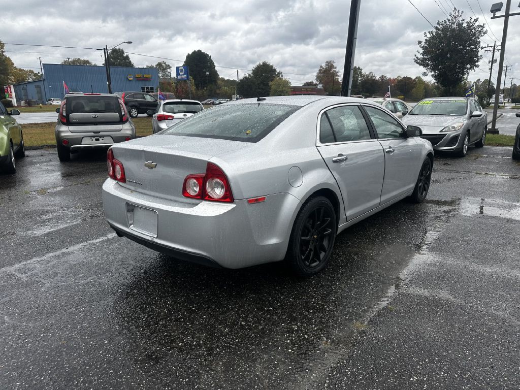 2011 Chevrolet Malibu Image 3