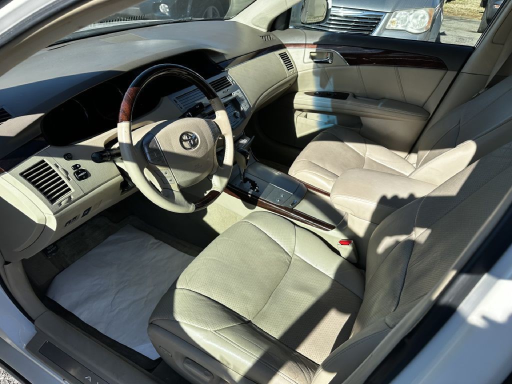 2010 Toyota Avalon Image 5