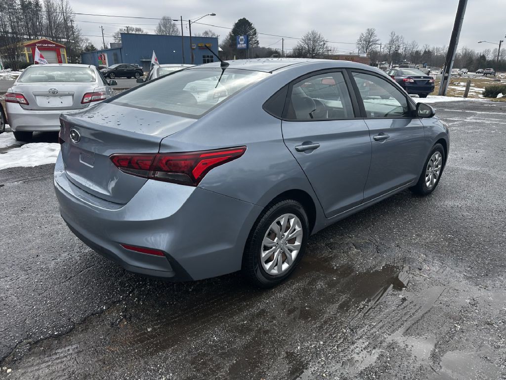 2018 Hyundai Accent Image 3