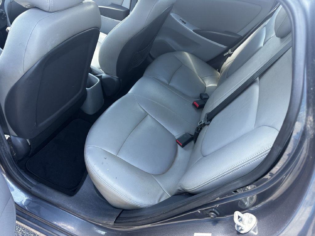 2013 Hyundai Accent Image 5