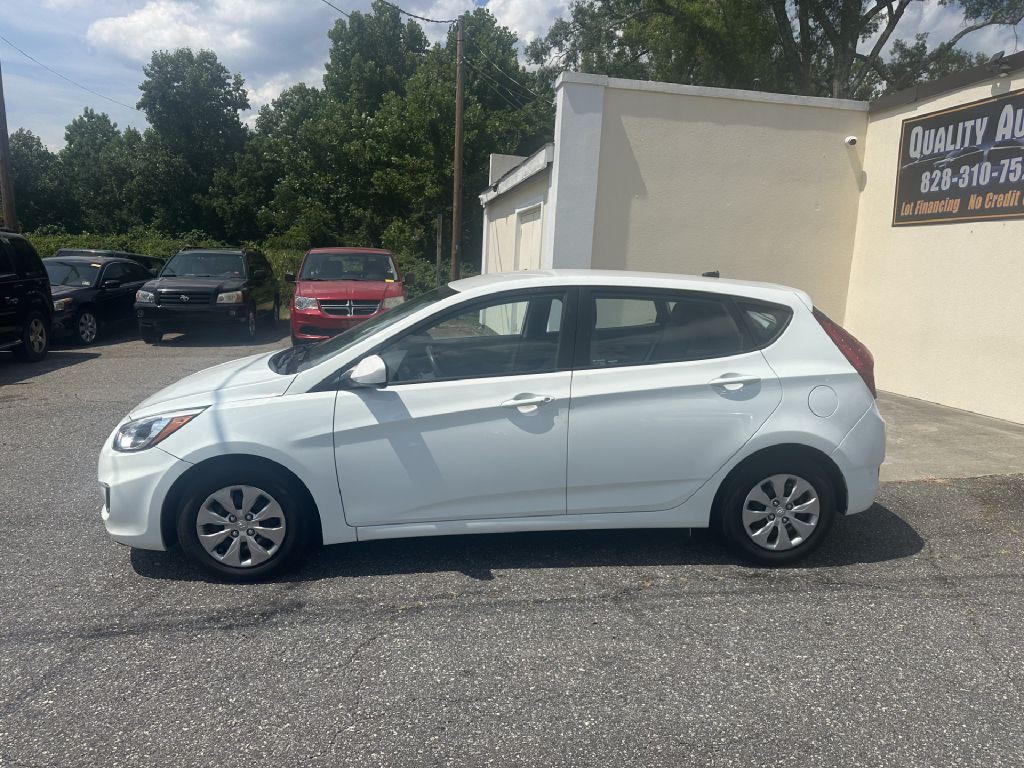 2016 Hyundai Accent Image 1