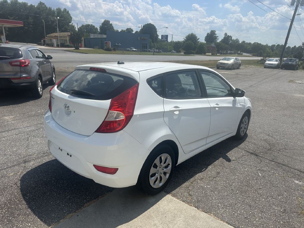 2016 Hyundai Accent Image 3