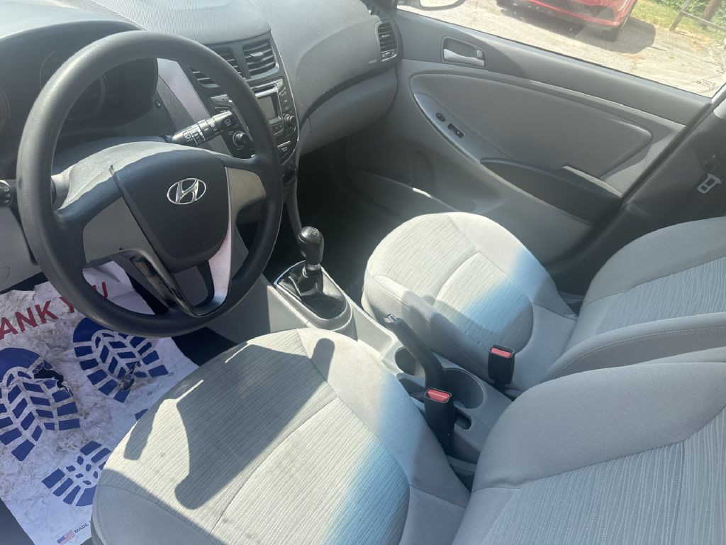 2016 Hyundai Accent Image 4