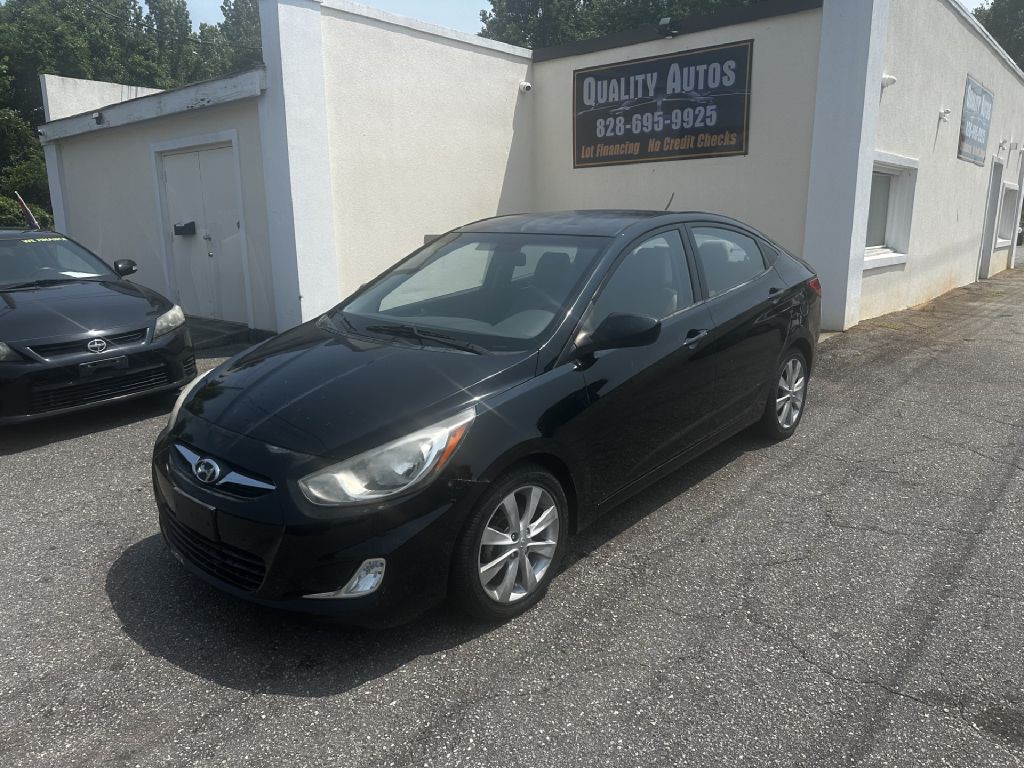 2012 Hyundai Accent Image 2