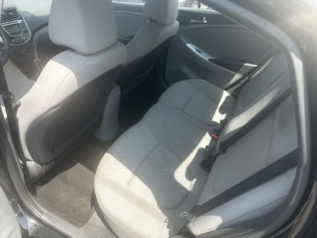 2012 Hyundai Accent Image 5