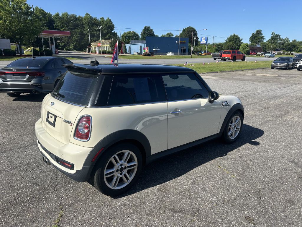 2011 MINI Cooper Image 3